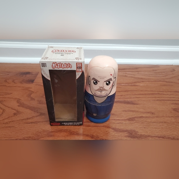 2022 Stranger Things Nestables Wooden Nesting Dolls (6 Dolls in 1). - Picture 15 of 15